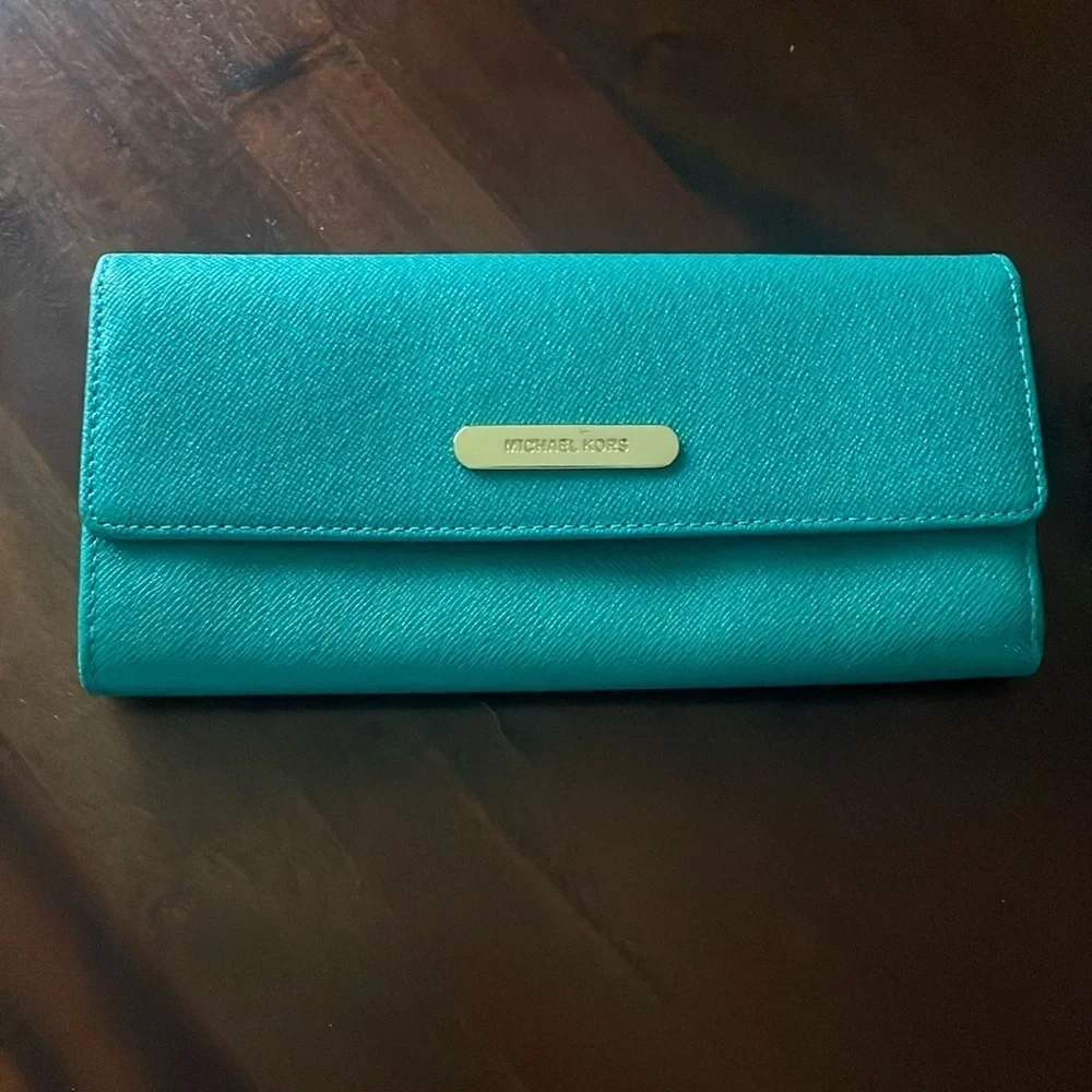 MICHAEL KORS Wallet multi card holder zip change compartment gold hardware